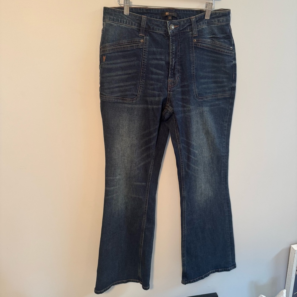 FRYE Women's Flare Jeans NWOT Denim Blue Size 29